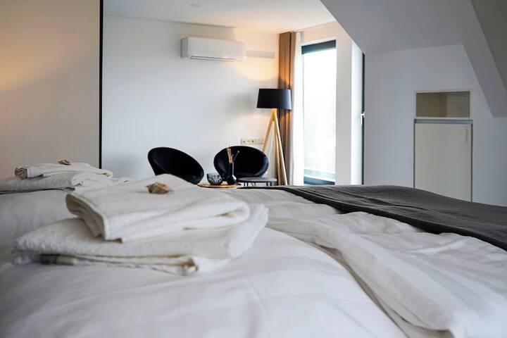 Room 25 of 179