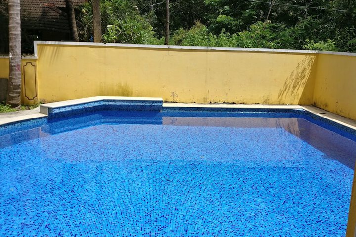 Pool 25 of 37