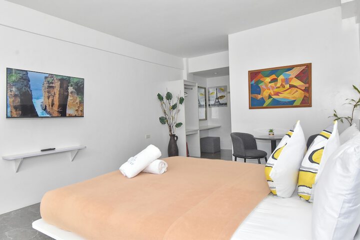 Room 4 of 76