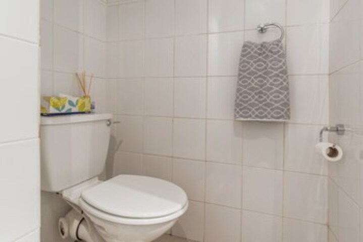 Room 3 of 16