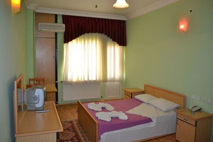Room 5 of 13