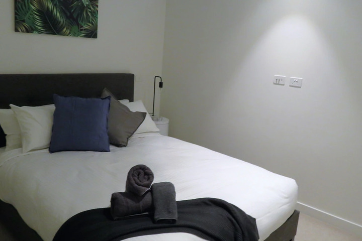 Room 6 of 9