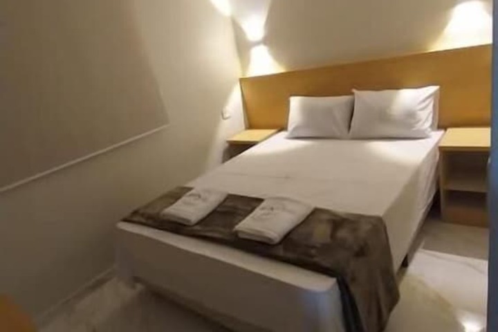 Room 8 of 19