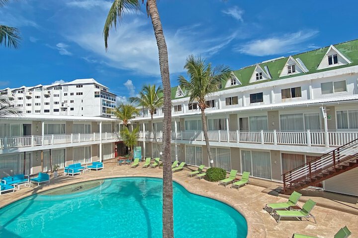 Pool Hotel