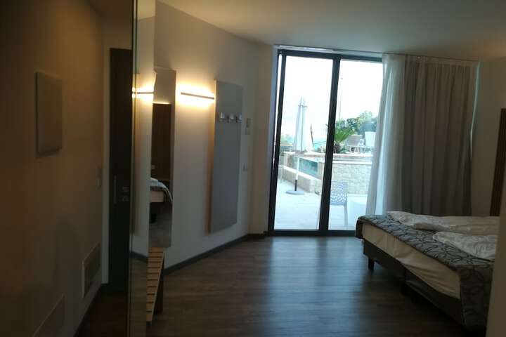 Room 12 of 81