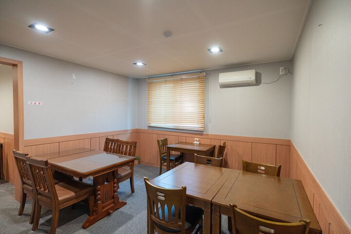 Business Center 19 of 27
