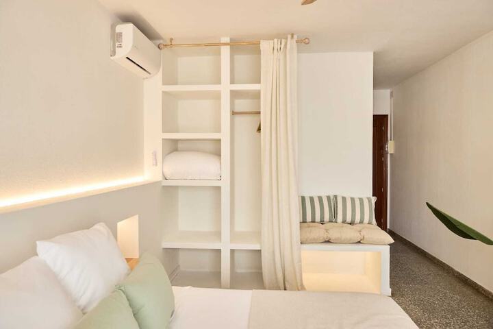 Room 9 of 29