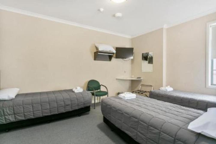 Room 8 of 28
