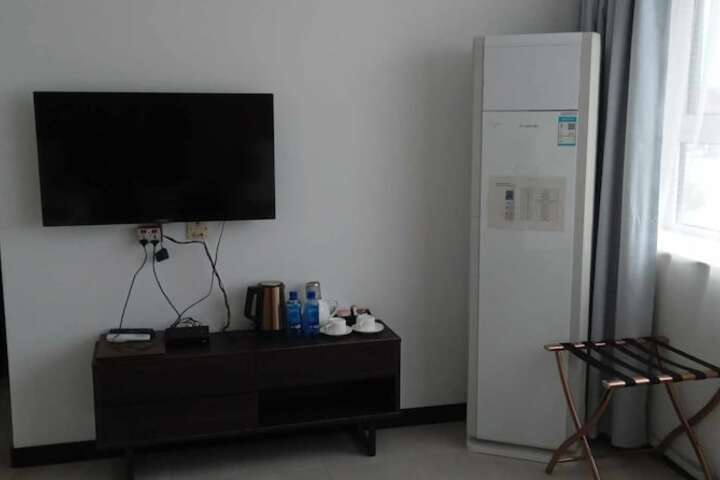 Room 6 of 33