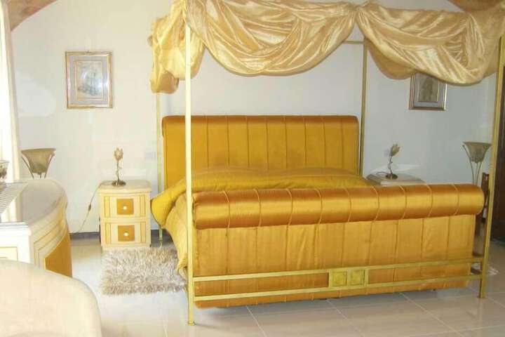 Room 8 of 24