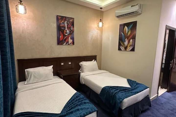 Room 21 of 49