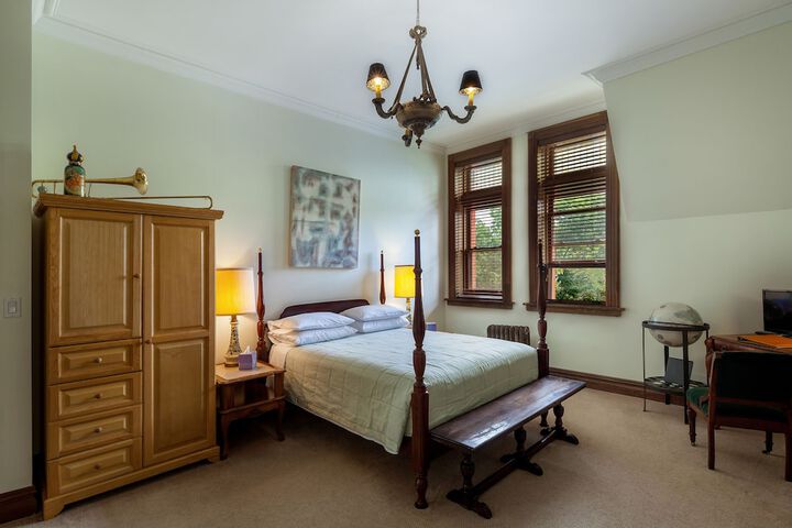 Room 18 of 48