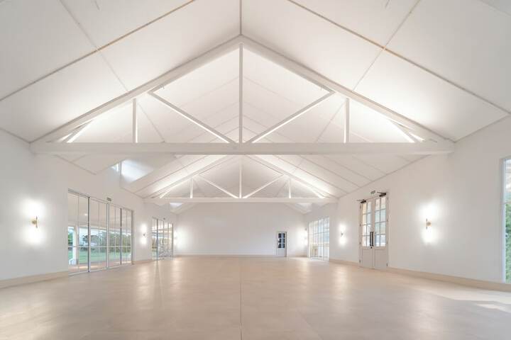 Ballroom/Hall 123 of 161