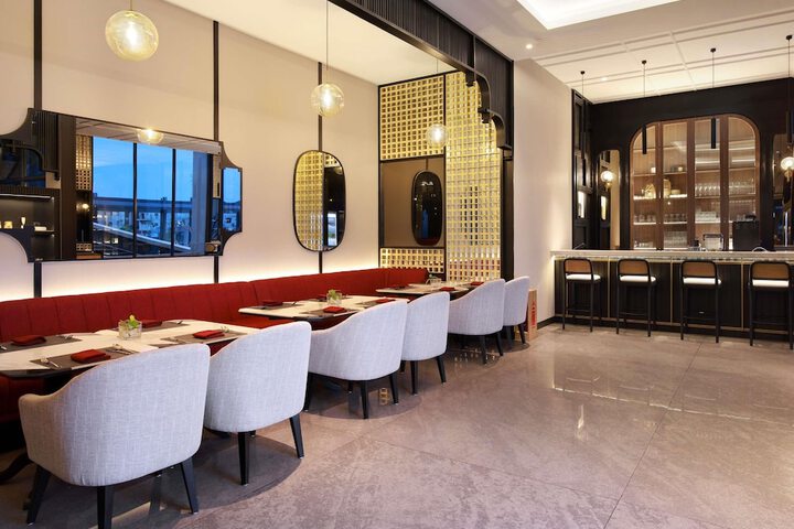Dining 56 of 77