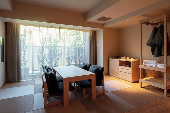 Room 45 of 282