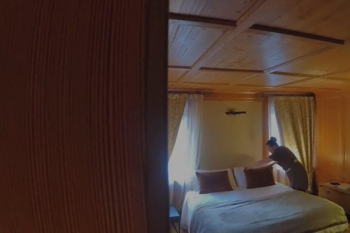 Room 16 of 98