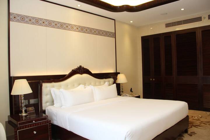 Room 17 of 103