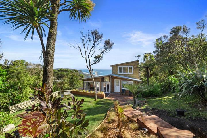Piha - City Escape Piha Holiday Home