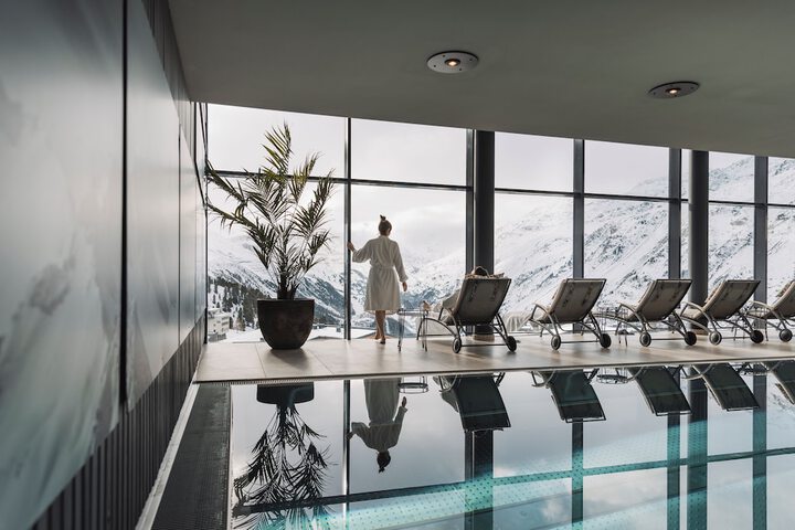 Pool 25 of 76