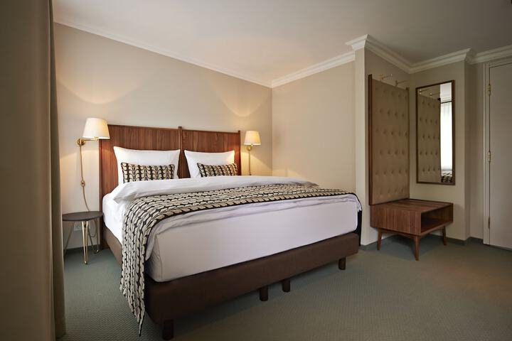 Room 3 of 85