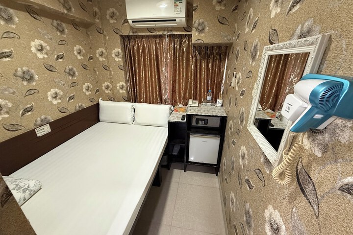 Room 65 of 139