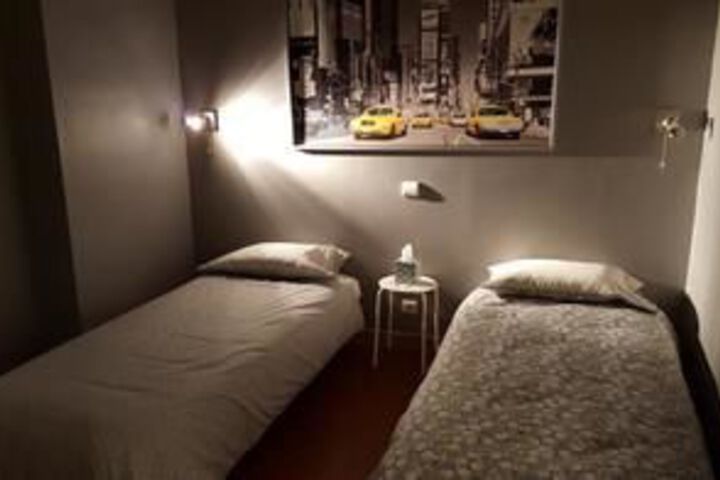 Room 13 of 34