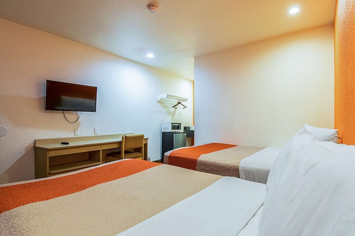 Room 13 of 30