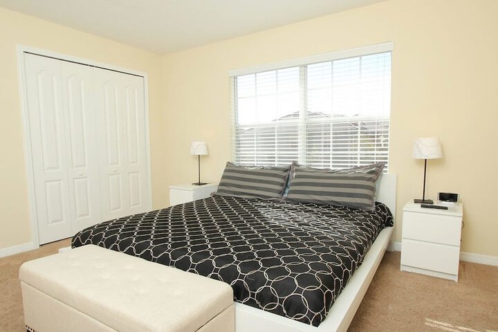 Room 5 of 18