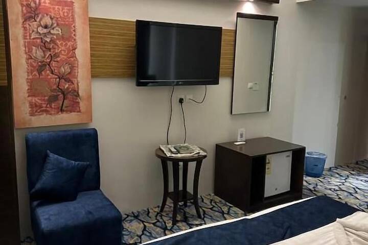 Room 10 of 26