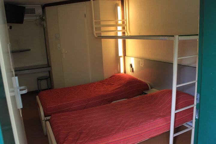 Room 13 of 34