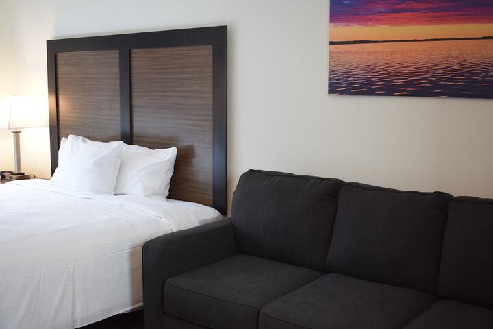1 King Bed (10 of 11)