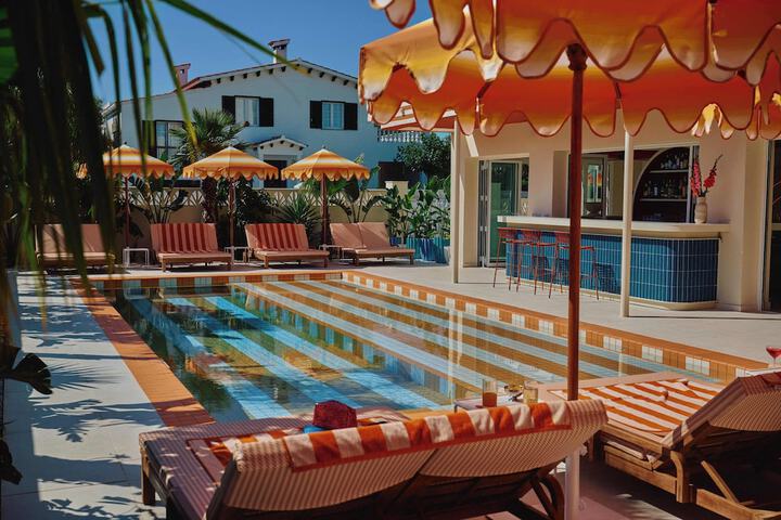 Hotel 53 of 67