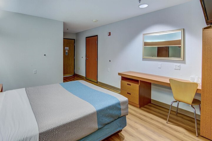 Room 9 of 26
