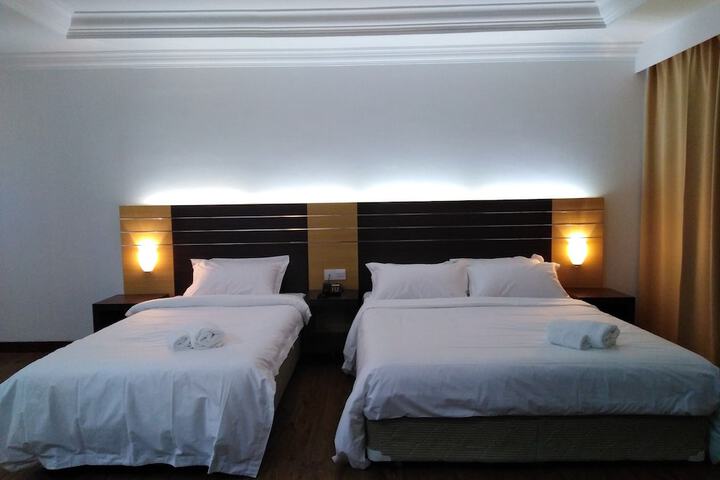 Room 10 of 33