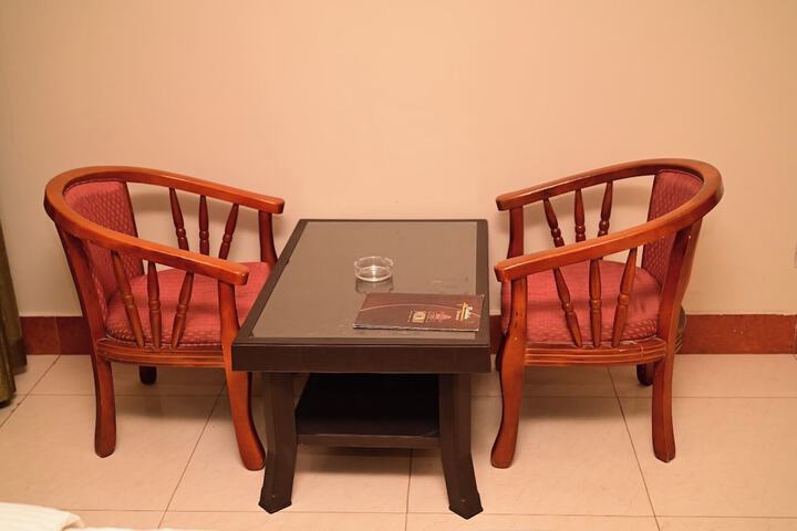 Room 4 of 10