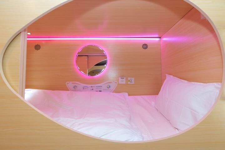 Room 6 of 24