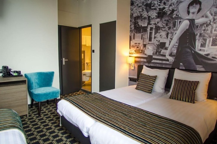 Room 40 of 74