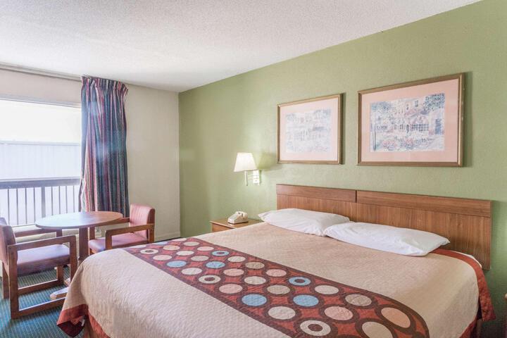 1 King Bed Accessible (3 of 15)