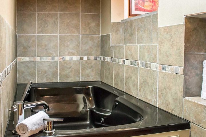 Jetted tub