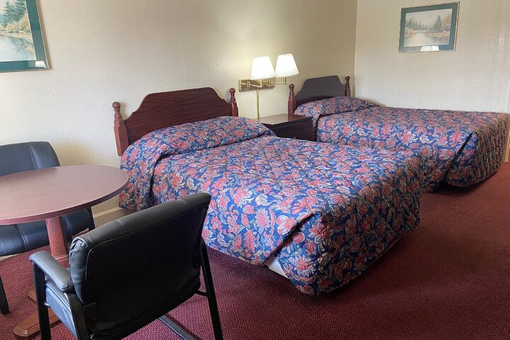 2 Double Beds (9 of 12)