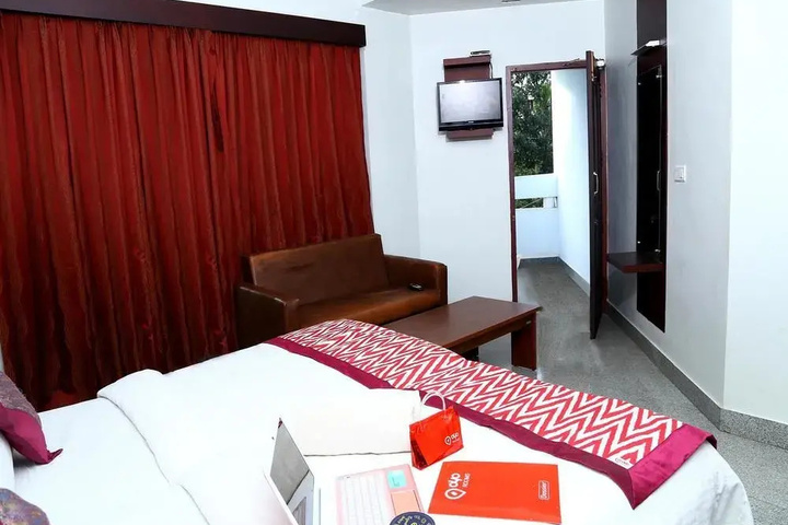 Room 5 of 8