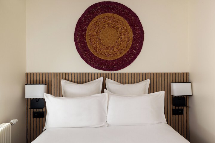Room 10 of 29