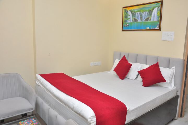 Room 12 of 26
