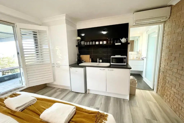 Room 5 of 11