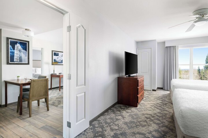 1 King 2 Queen Beds 2 Bedroom 2 Bath Suite (2 of 28)