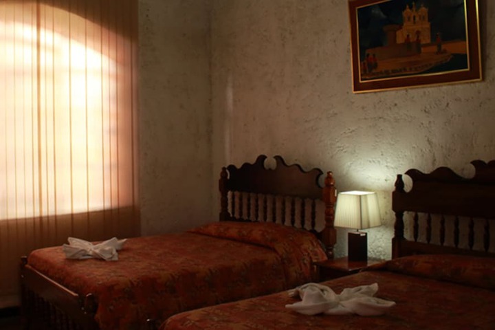 Room 6 of 18