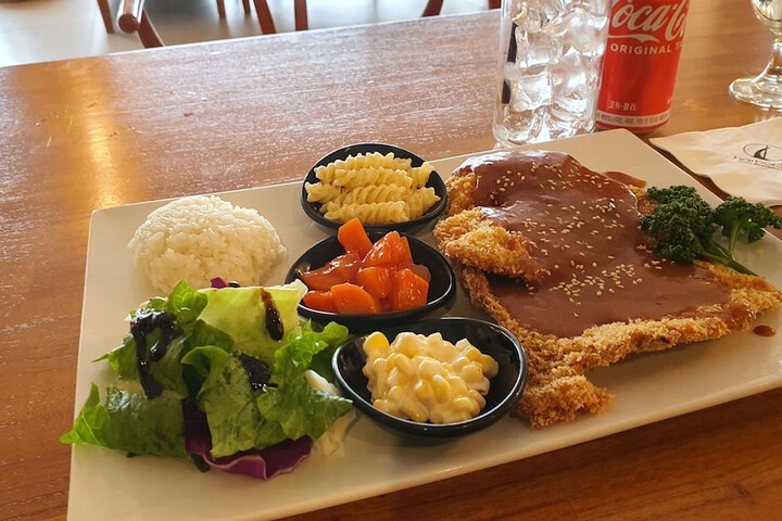 Dining 39 of 77