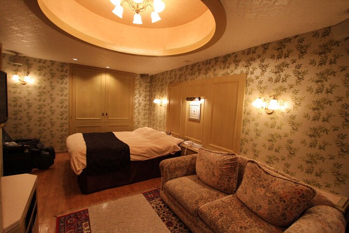 Room 4 of 10