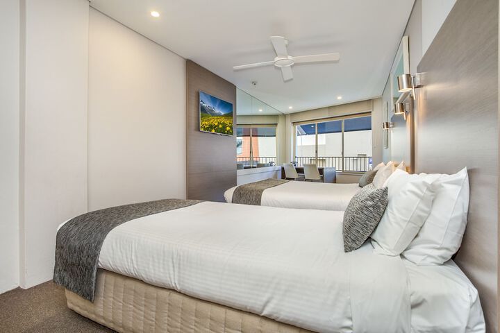 Room 3 of 38