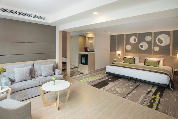 Room 8 of 77